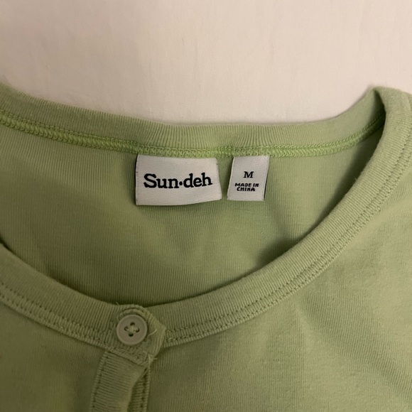 Aritzia Sunday Best BestHug Apple Longsleeve - Picture 2 of 2